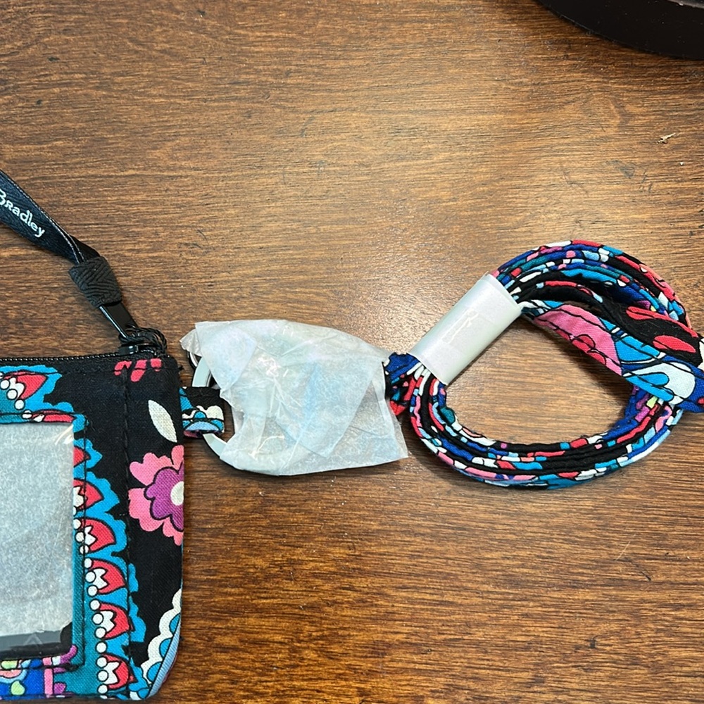 NWT Vera Bradley ID holder/zippered wallet. Dimensions in pics. Includes laynard - Picture 3 of 6